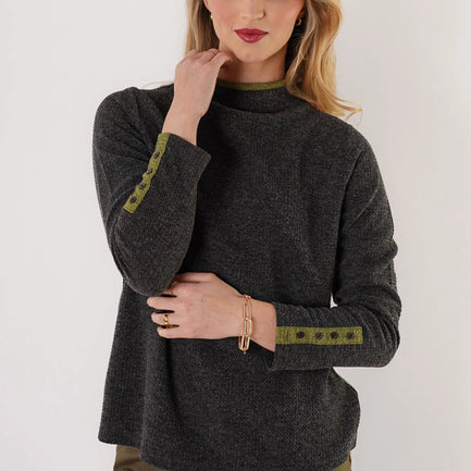 SEASONAL CONTRAST MOCK NECK TOP